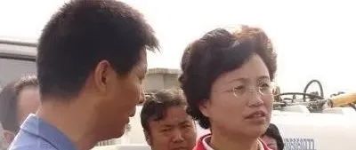 她28岁升任正厅级，50岁官至青海省长，今年66岁仍坚持在一线工作