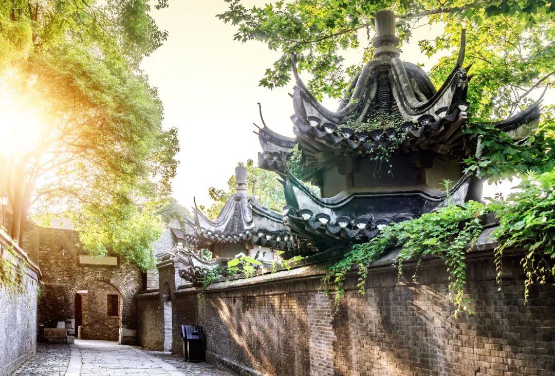 江苏“最小”的城市，面积只有苏州的1/2，比苏州浪漫，比杭州安逸，美到辛弃疾都赞不绝口！