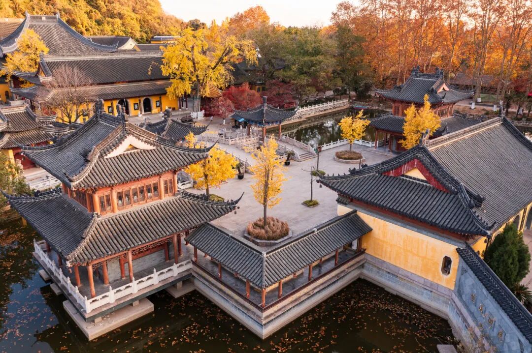 江苏“最小”的城市，面积只有苏州的1/2，比苏州浪漫，比杭州安逸，美到辛弃疾都赞不绝口！