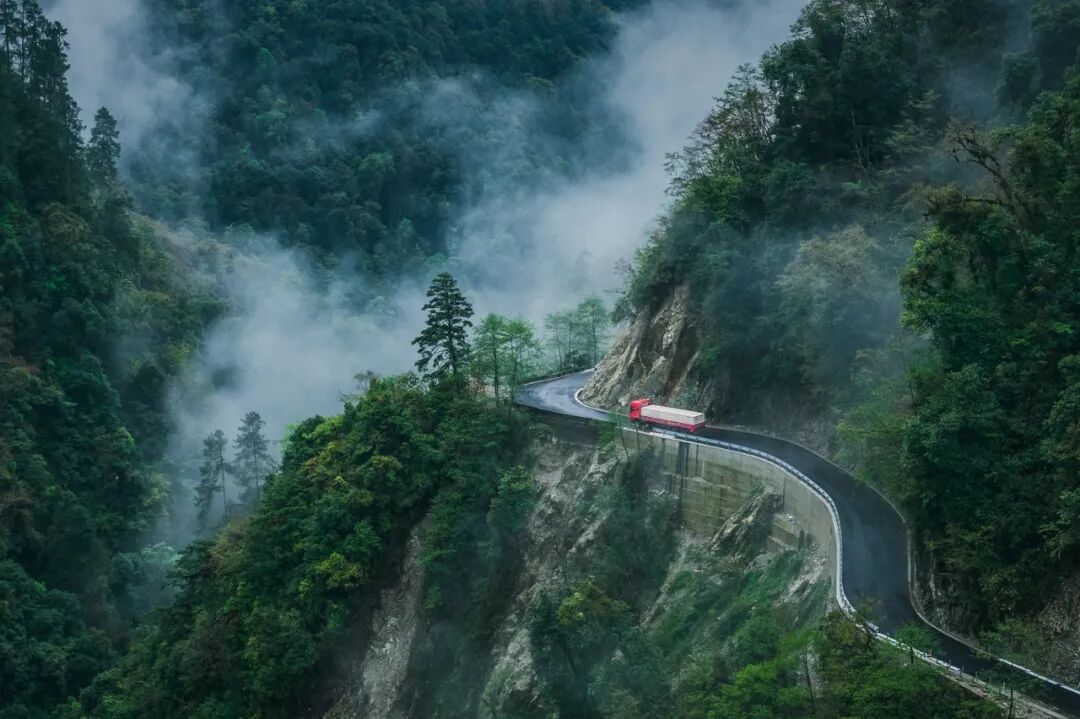 超适合“发呆”的小城，比昆明宜居，游客不及大理一半，四季如春，3元茶水免费续，10元咖啡喝到爽，洗掉一身班味儿！