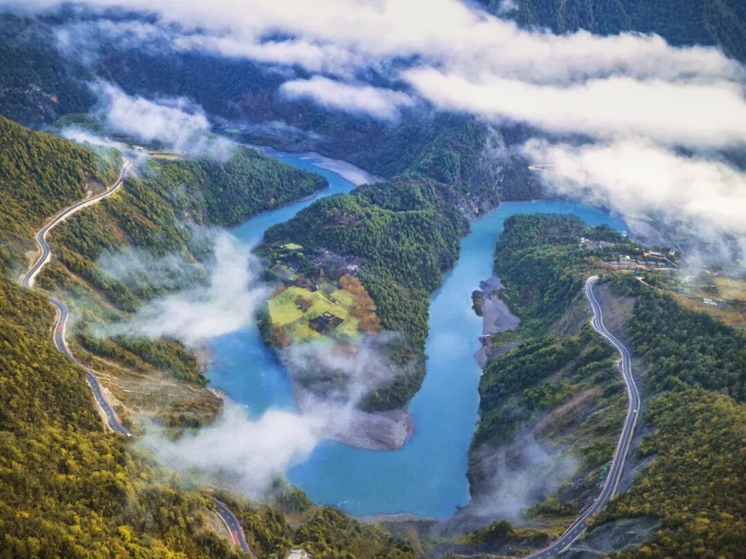 超适合“发呆”的小城，比昆明宜居，游客不及大理一半，四季如春，3元茶水免费续，10元咖啡喝到爽，洗掉一身班味儿！