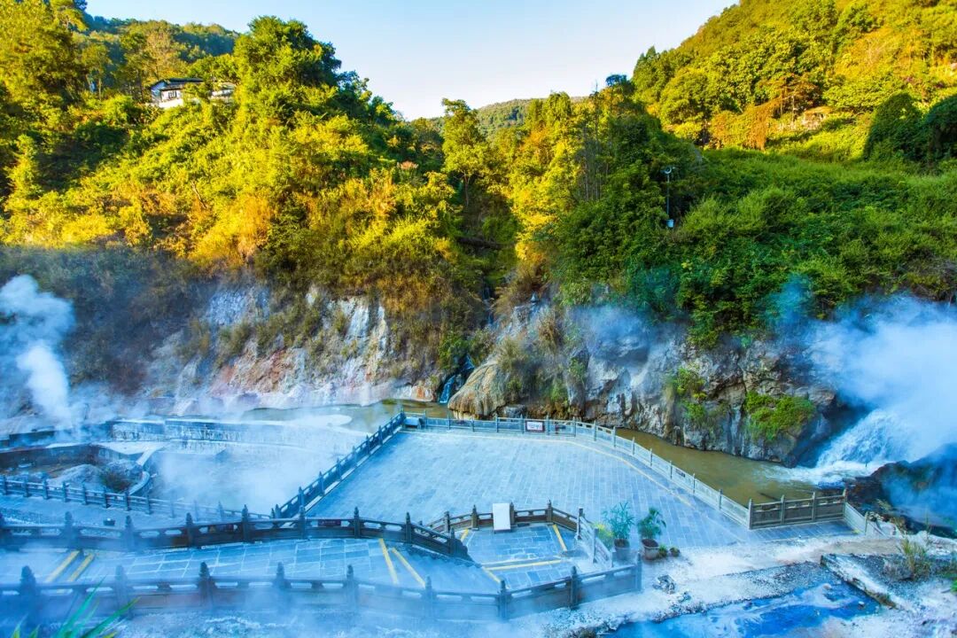 超适合“发呆”的小城，比昆明宜居，游客不及大理一半，四季如春，3元茶水免费续，10元咖啡喝到爽，洗掉一身班味儿！