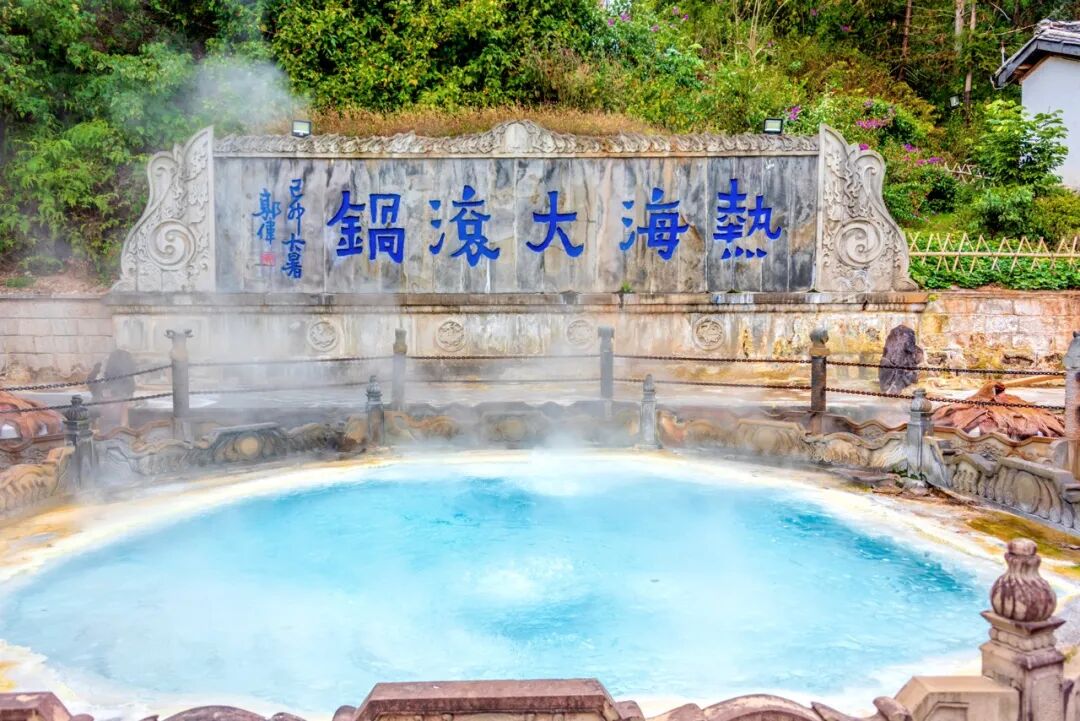 超适合“发呆”的小城，比昆明宜居，游客不及大理一半，四季如春，3元茶水免费续，10元咖啡喝到爽，洗掉一身班味儿！