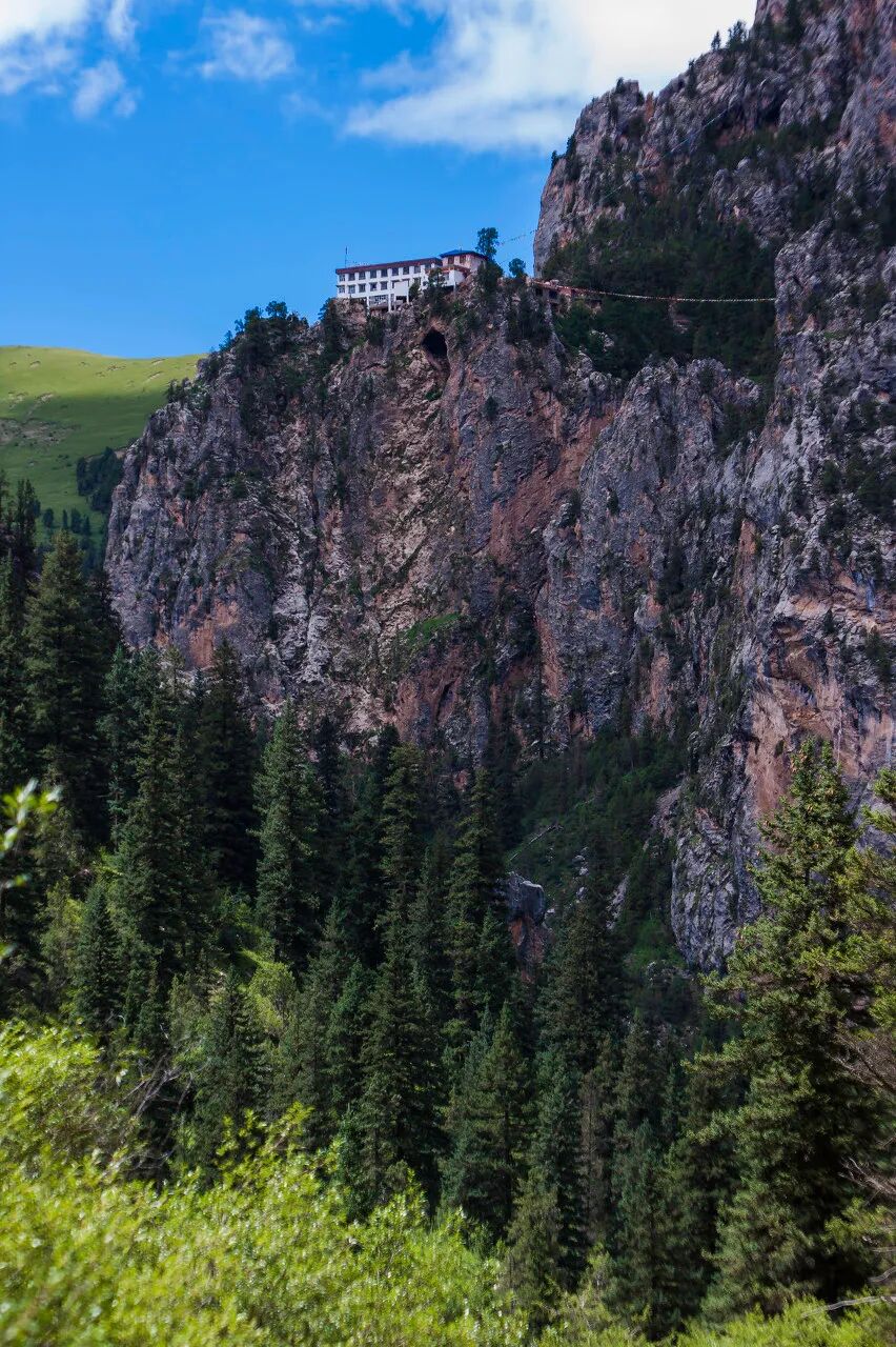 中国唯一门票全免的城市，藏着全国首个国家公园，每年只有2000人能进，比西藏更神秘