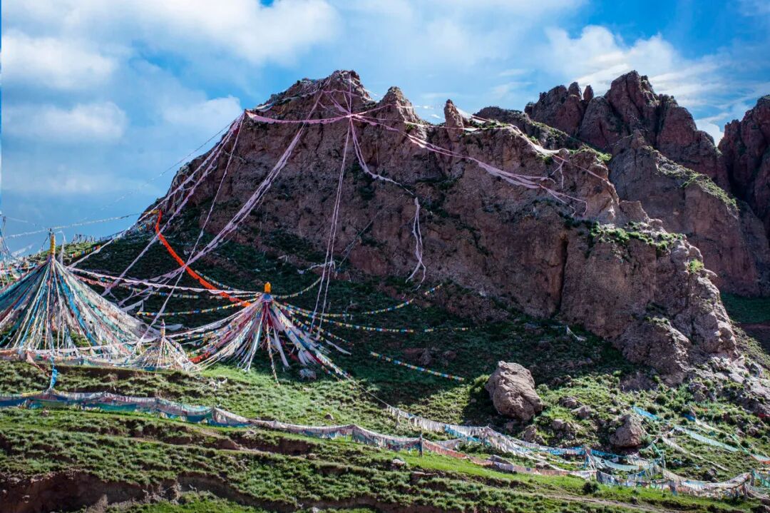 中国唯一门票全免的城市，藏着全国首个国家公园，每年只有2000人能进，比西藏更神秘