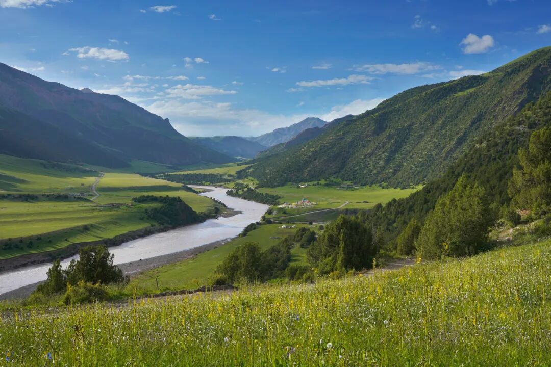 中国唯一门票全免的城市，藏着全国首个国家公园，每年只有2000人能进，比西藏更神秘