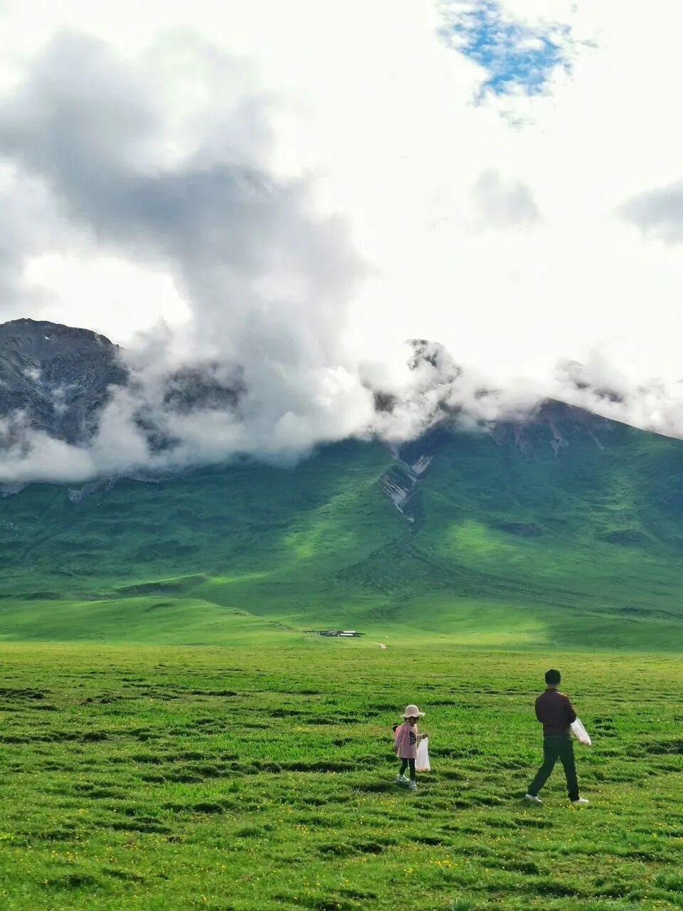 中国唯一门票全免的城市，藏着全国首个国家公园，每年只有2000人能进，比西藏更神秘