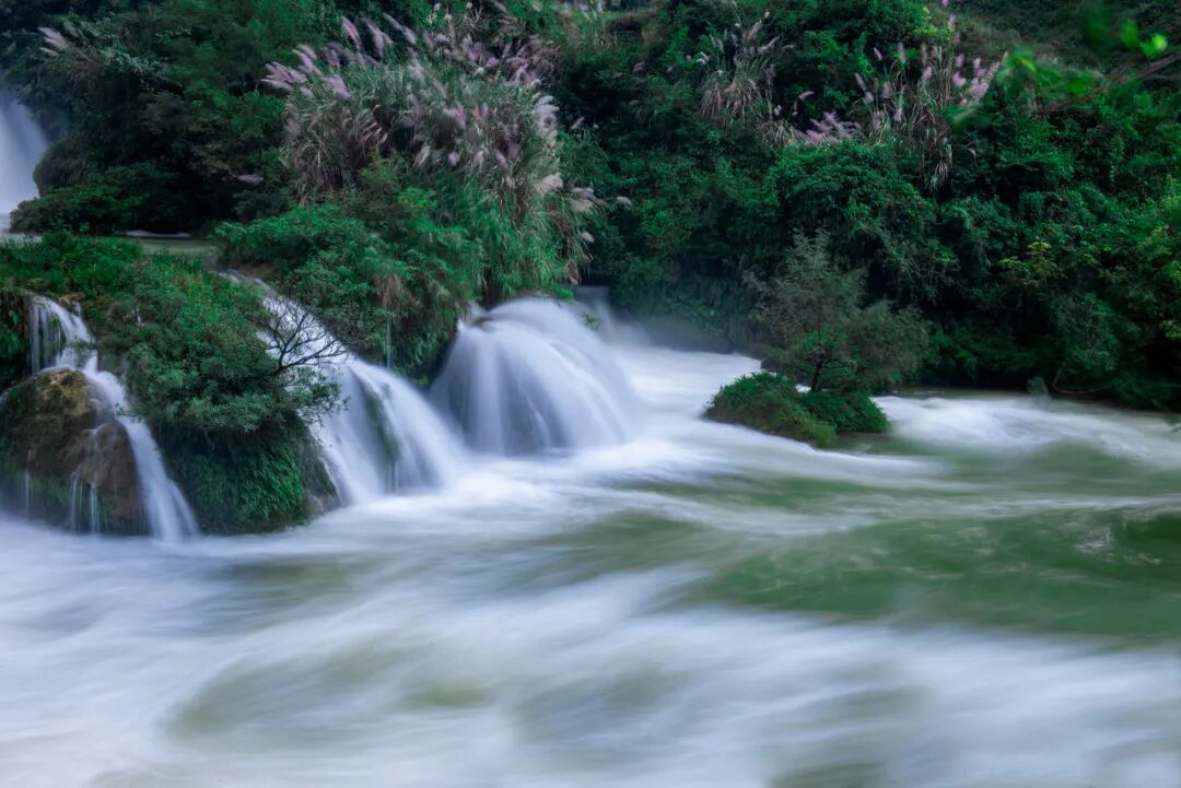 中国最“色”的边境小城，比昆明宜居，比桂林丰满，又甜又野，还稳居世界长寿Top1