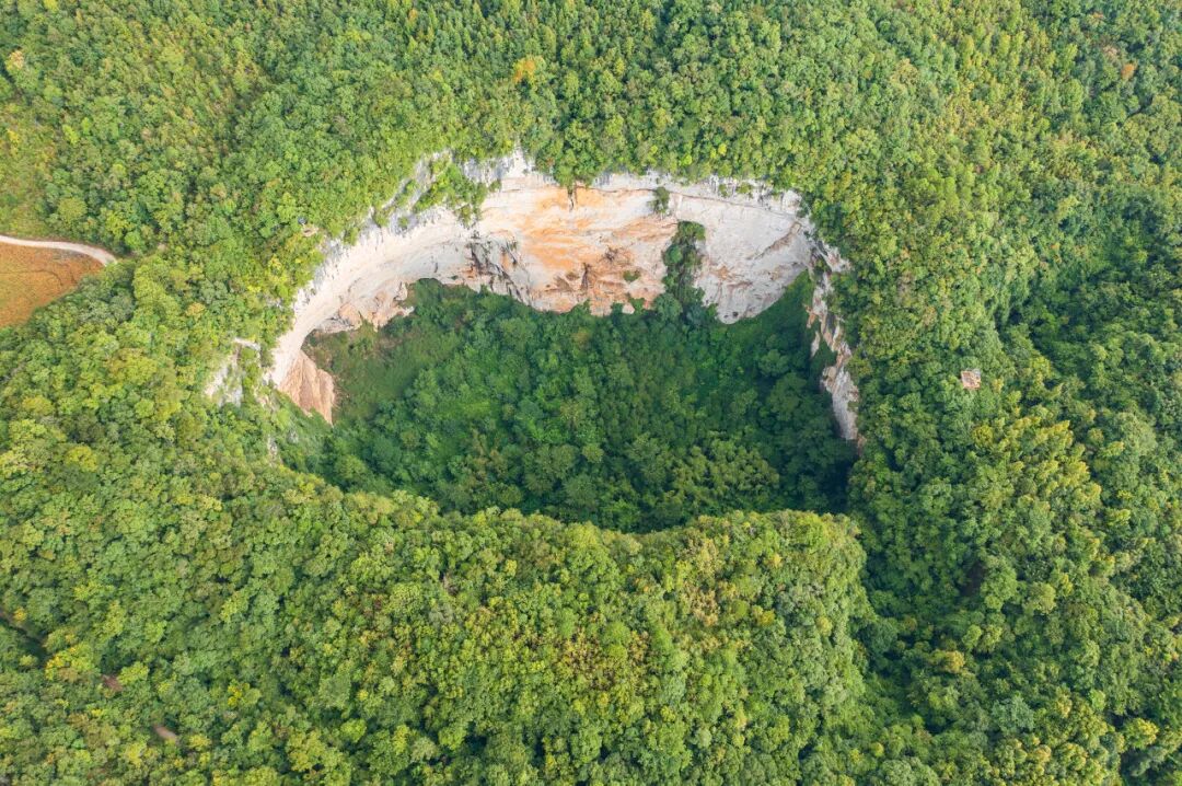 中国最“色”的边境小城，比昆明宜居，比桂林丰满，又甜又野，还稳居世界长寿Top1
