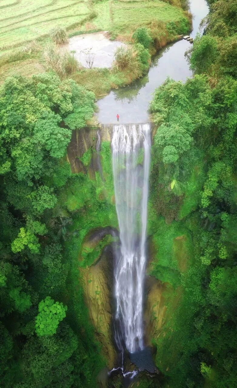 中国最“色”的边境小城，比昆明宜居，比桂林丰满，又甜又野，还稳居世界长寿Top1