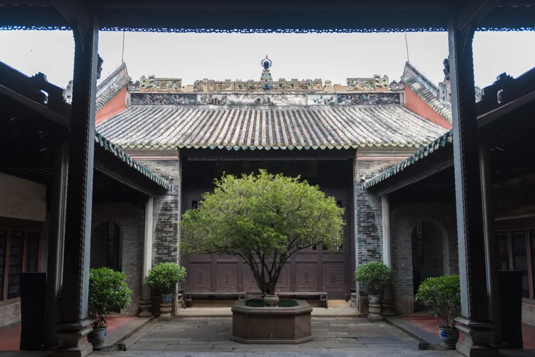 中国最“色”的边境小城，比昆明宜居，比桂林丰满，又甜又野，还稳居世界长寿Top1