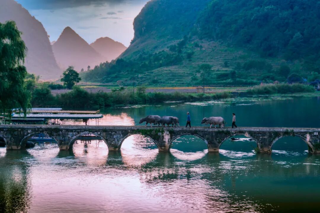 中国最“色”的边境小城，比昆明宜居，比桂林丰满，又甜又野，还稳居世界长寿Top1