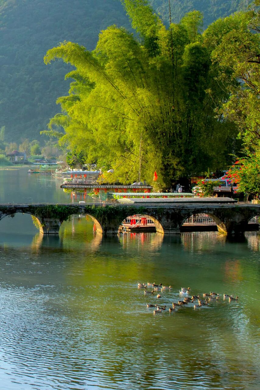 中国最“色”的边境小城，比昆明宜居，比桂林丰满，又甜又野，还稳居世界长寿Top1