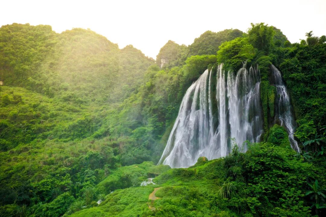 中国最“色”的边境小城，比昆明宜居，比桂林丰满，又甜又野，还稳居世界长寿Top1