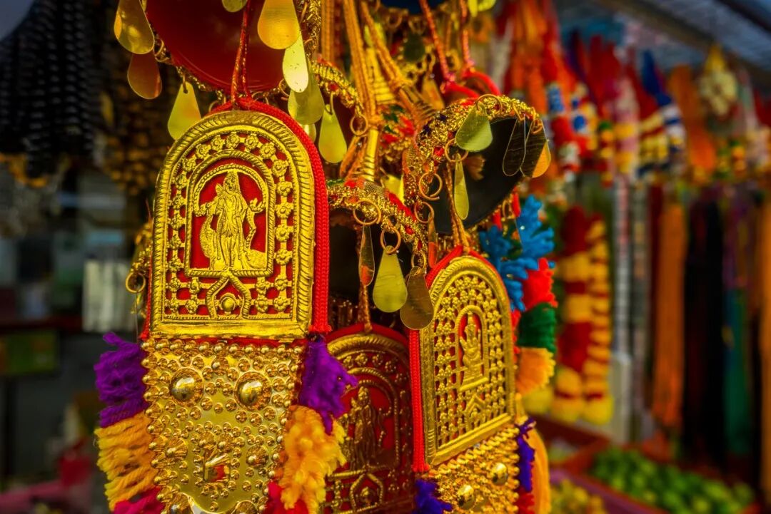 亚洲最幸福的国家，坐拥世界唯一五星机场，遍地花园，地摊都是米其林，但一不小心会赔个底朝天