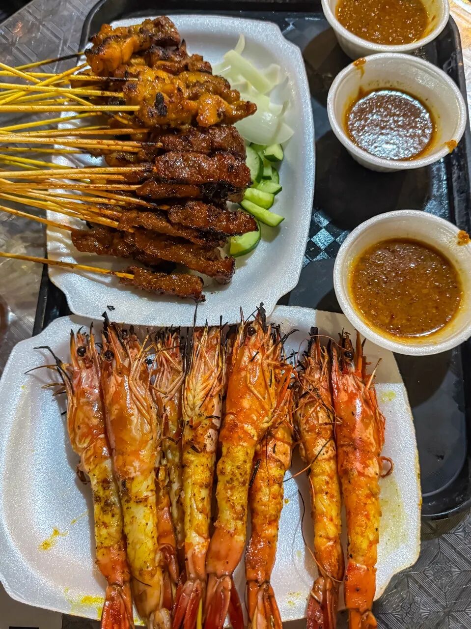 亚洲最幸福的国家，坐拥世界唯一五星机场，遍地花园，地摊都是米其林，但一不小心会赔个底朝天