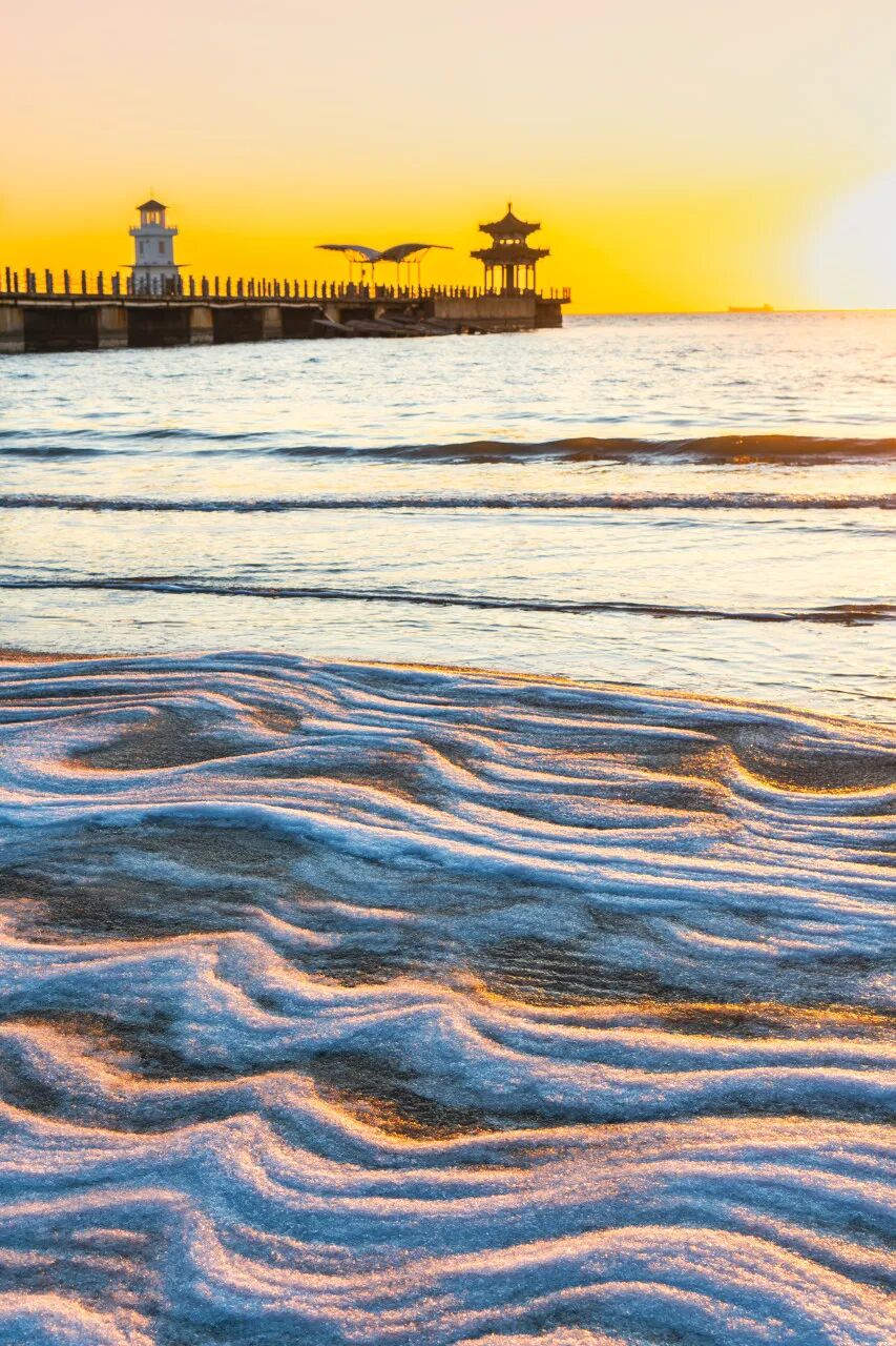 去了六盘水才知道，空调卖不出去；去了巴音布鲁克才知道，这里有九个太阳；去了盐城才知道，爬山是奢侈