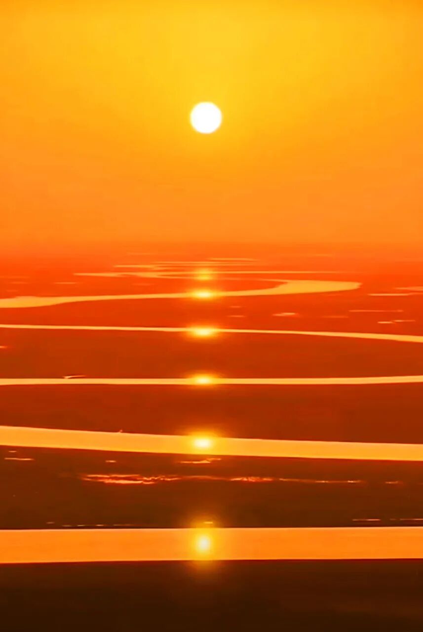 去了六盘水才知道，空调卖不出去；去了巴音布鲁克才知道，这里有九个太阳；去了盐城才知道，爬山是奢侈