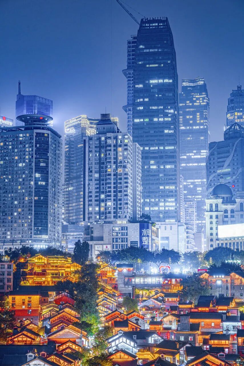 去了六盘水才知道，空调卖不出去；去了巴音布鲁克才知道，这里有九个太阳；去了盐城才知道，爬山是奢侈