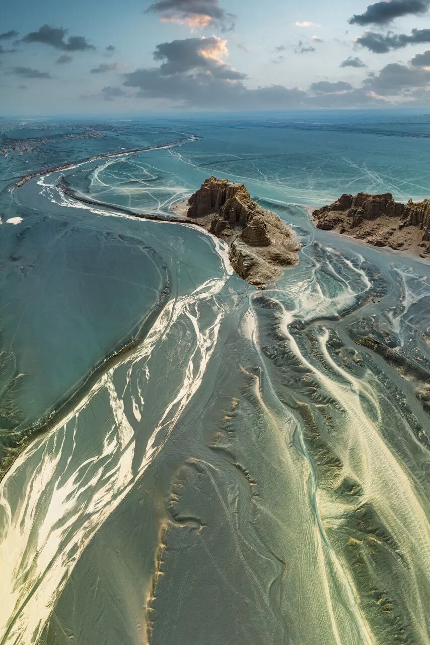 去了六盘水才知道，空调卖不出去；去了巴音布鲁克才知道，这里有九个太阳；去了盐城才知道，爬山是奢侈