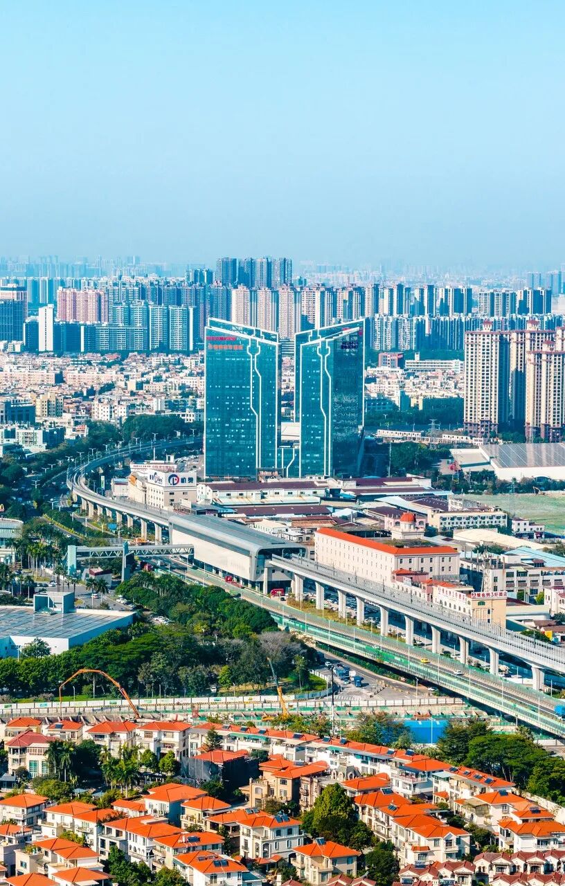 去了六盘水才知道，空调卖不出去；去了巴音布鲁克才知道，这里有九个太阳；去了盐城才知道，爬山是奢侈