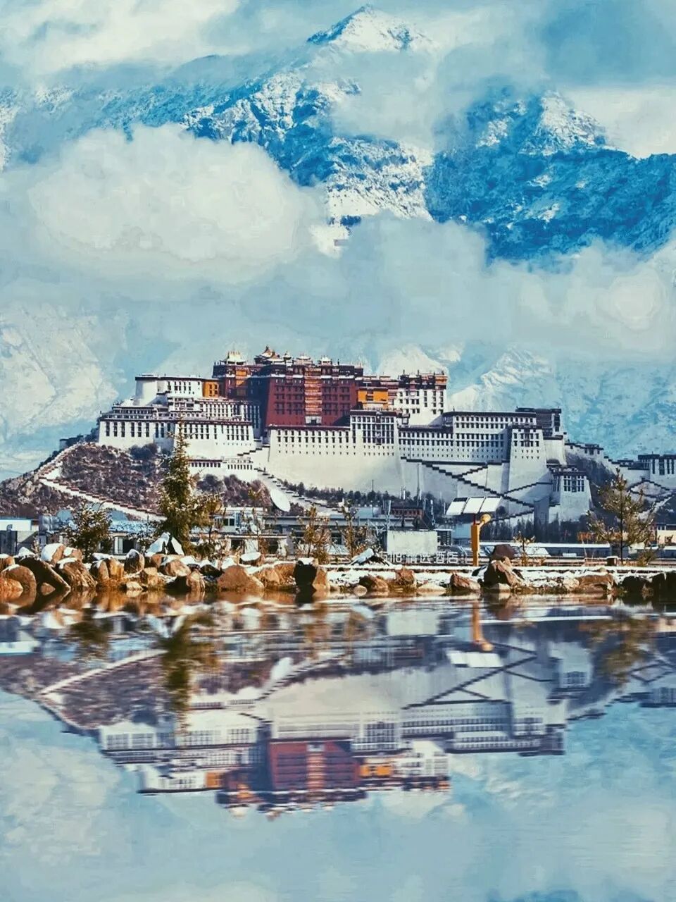 去了六盘水才知道，空调卖不出去；去了巴音布鲁克才知道，这里有九个太阳；去了盐城才知道，爬山是奢侈