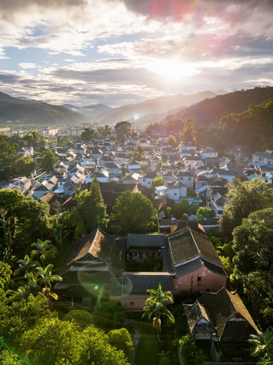 比昆明宜居，游客不及大理一半，它才是云南最美慢城，洗掉一身班味儿，想来养老！