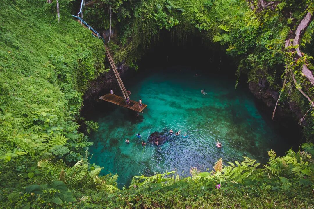 世上“全透明”的国家，房子没有墙，夜生活直播，遍地美女，崇尚裸体，这个静谧岛国到底有多开放？