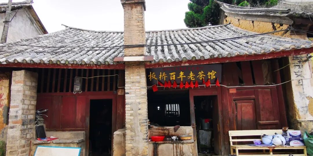 超适合“发呆”的小城，比昆明宜居，游客不及大理一半，四季如春，3元茶水免费续，10元咖啡喝到爽，洗掉一身班味儿！