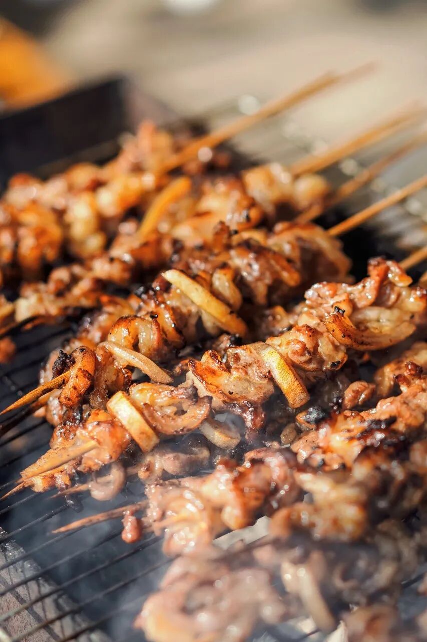 中国最“能熬夜”的城市，白天大街没人，凌晨2点人挤人，冬天满街鲜花，比成都还安逸，太适合养老了！