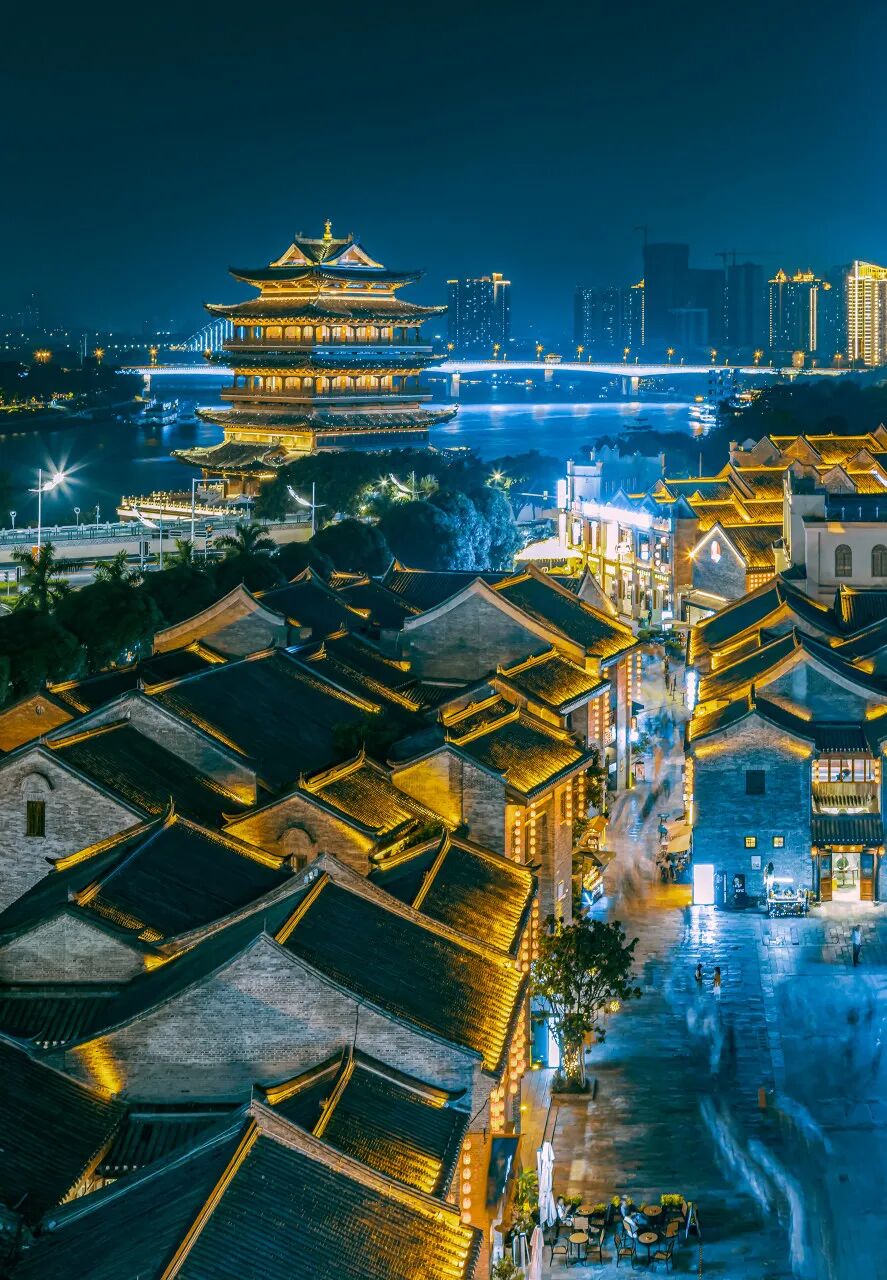 中国最“能熬夜”的城市，白天大街没人，凌晨2点人挤人，冬天满街鲜花，比成都还安逸，太适合养老了！