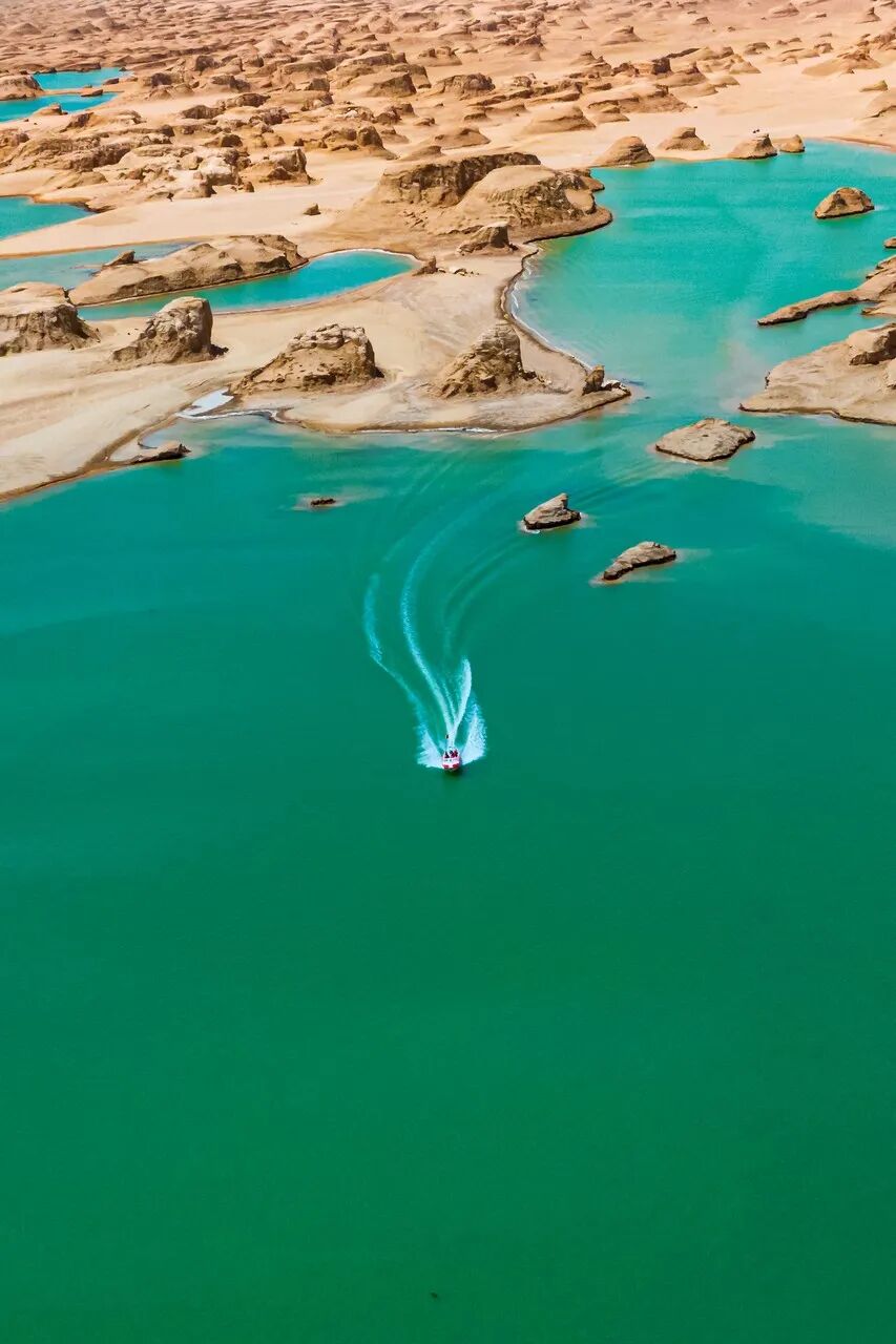 中国最孤独的城市，方圆200公里没有县城，每平方公里只有1人，被无人区包围，每年有100万人慕名前来