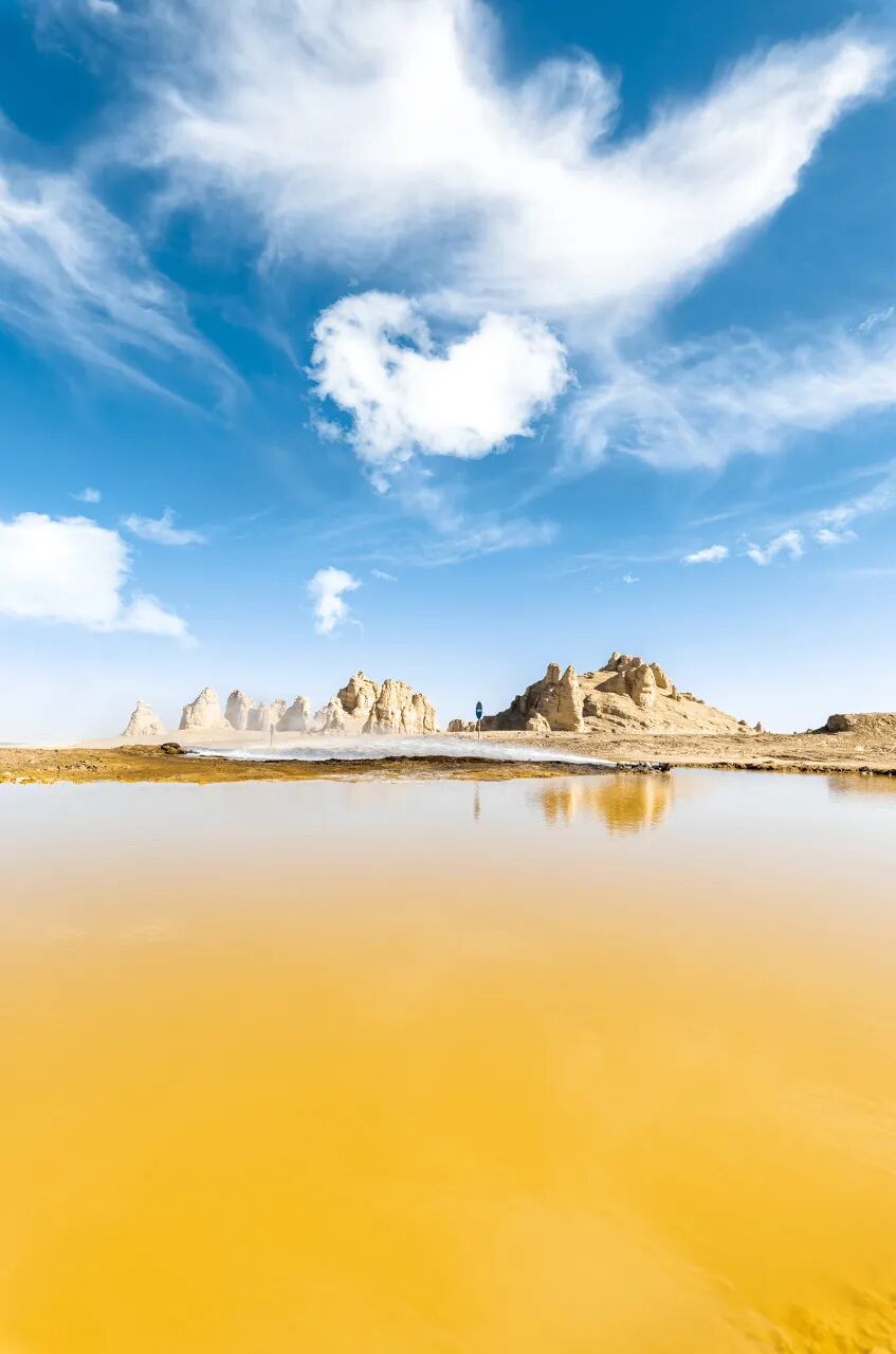 中国最孤独的城市，方圆200公里没有县城，每平方公里只有1人，被无人区包围，每年有100万人慕名前来