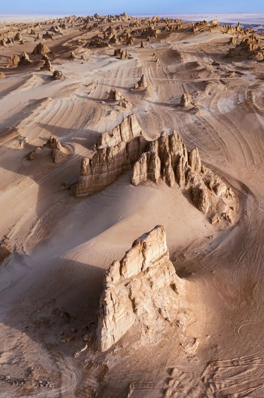 中国最孤独的城市，方圆200公里没有县城，每平方公里只有1人，被无人区包围，每年有100万人慕名前来
