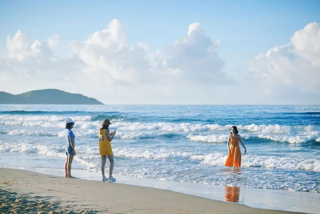 国内超适合躺平的海滨小城，海景不输巴厘岛，物价不到三亚一半，人少不扎堆，太宝藏了！