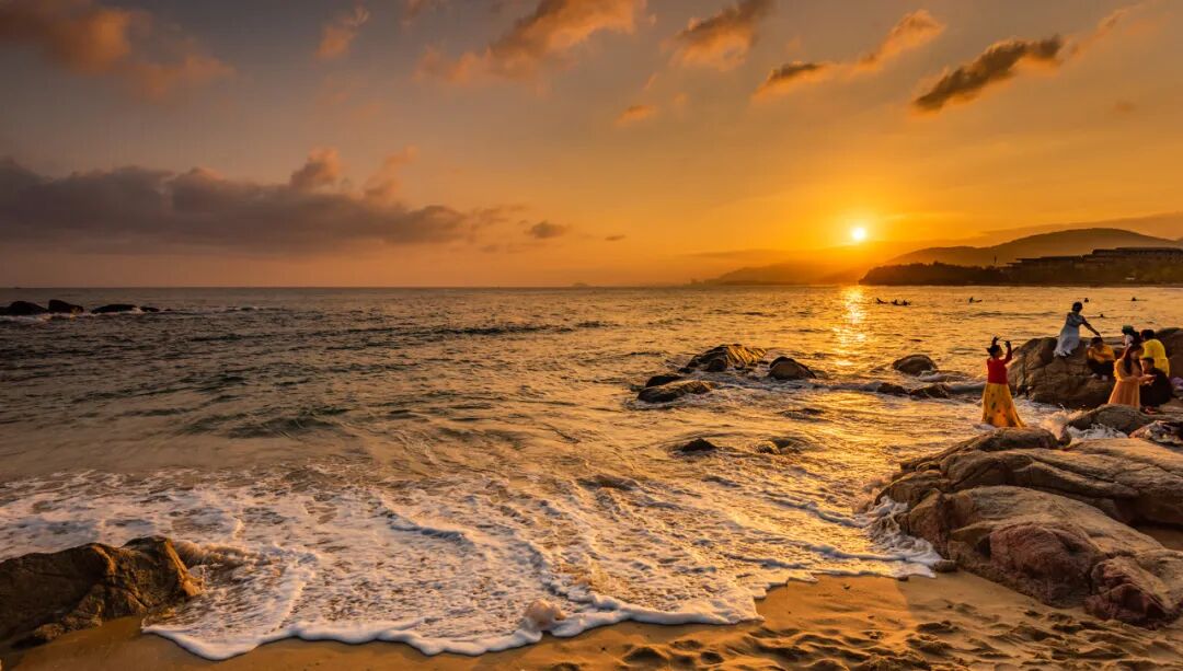 国内超适合躺平的海滨小城，海景不输巴厘岛，物价不到三亚一半，人少不扎堆，太宝藏了！