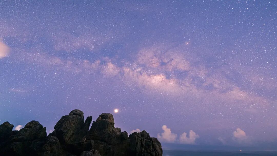 国内超适合躺平的海滨小城，海景不输巴厘岛，物价不到三亚一半，人少不扎堆，太宝藏了！