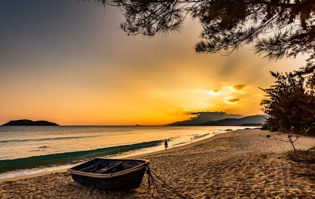 国内超适合躺平的海滨小城，海景不输巴厘岛，物价不到三亚一半，人少不扎堆，太宝藏了！