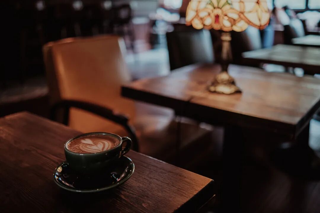 国内超适合躺平的海滨小城，海景不输巴厘岛，物价不到三亚一半，人少不扎堆，太宝藏了！