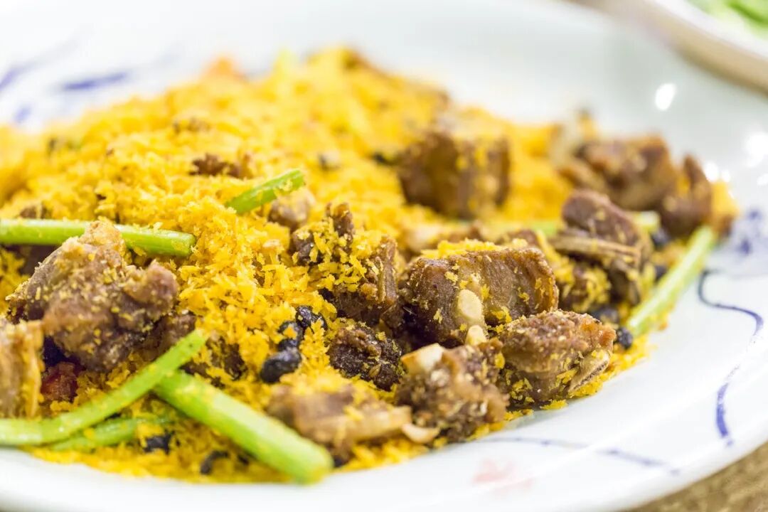 国内超适合躺平的海滨小城，海景不输巴厘岛，物价不到三亚一半，人少不扎堆，太宝藏了！