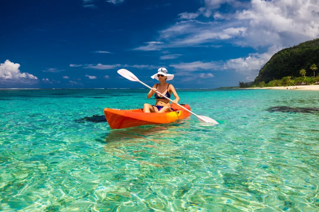 世上“全透明”的国家，房子没有墙，夜生活直播，遍地美女，崇尚裸体，这个静谧岛国到底有多开放？