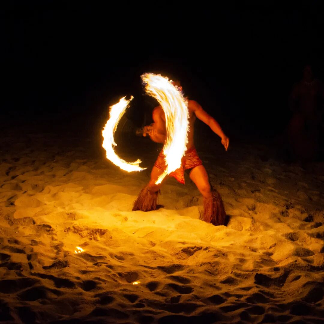 世上“全透明”的国家，房子没有墙，夜生活直播，遍地美女，崇尚裸体，这个静谧岛国到底有多开放？