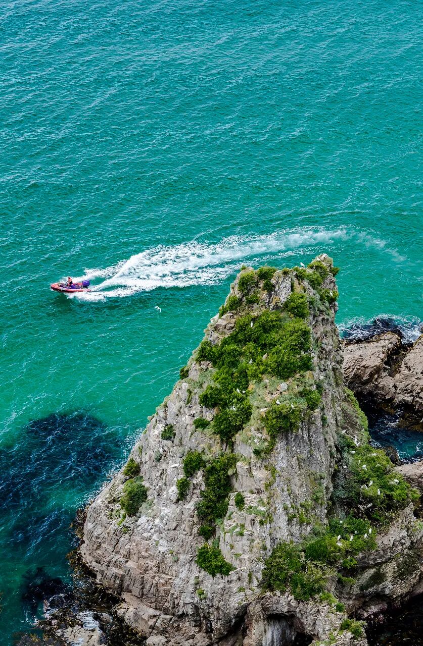 世界最孤独的国家，方圆1600公里没有邻国，一年放假140天，钱多到花不完，风景美如天堂