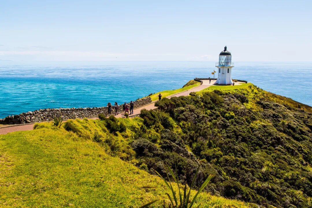 世界最孤独的国家，方圆1600公里没有邻国，一年放假140天，钱多到花不完，风景美如天堂