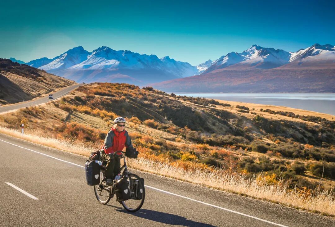 世界最孤独的国家，方圆1600公里没有邻国，一年放假140天，钱多到花不完，风景美如天堂