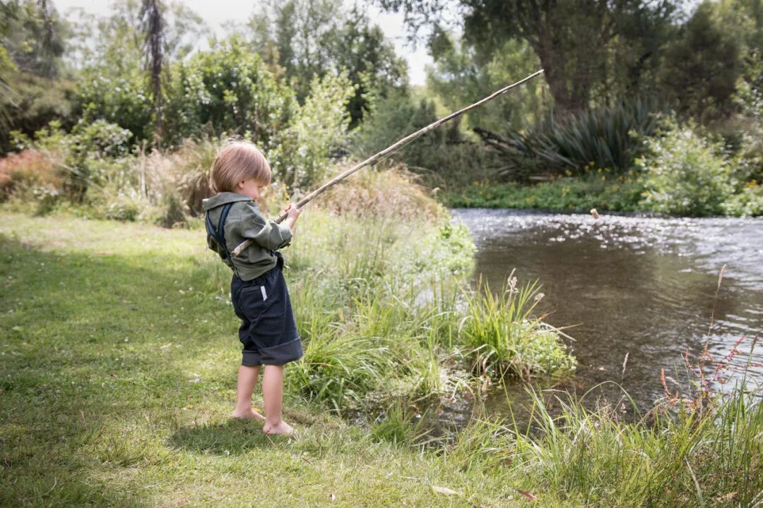 世界最孤独的国家，方圆1600公里没有邻国，一年放假140天，钱多到花不完，风景美如天堂