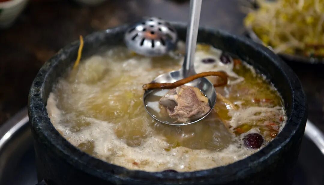 中国唯一买票才能进的县城，风景不输稻城，水色媲美九寨，很多人都没听说过！