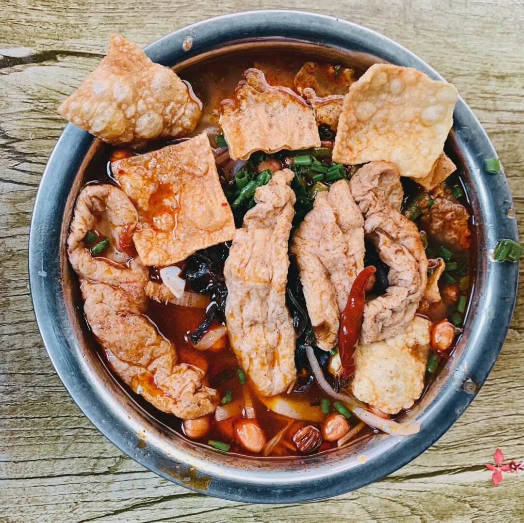 中国最“上头”的城市，3元逛遍全城，比成都更安逸，隐匿了千年，却因一碗粉让全国人上瘾！