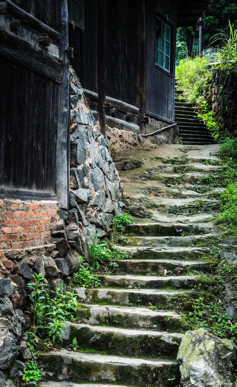 中国最“上头”的城市，3元逛遍全城，比成都更安逸，隐匿了千年，却因一碗粉让全国人上瘾！