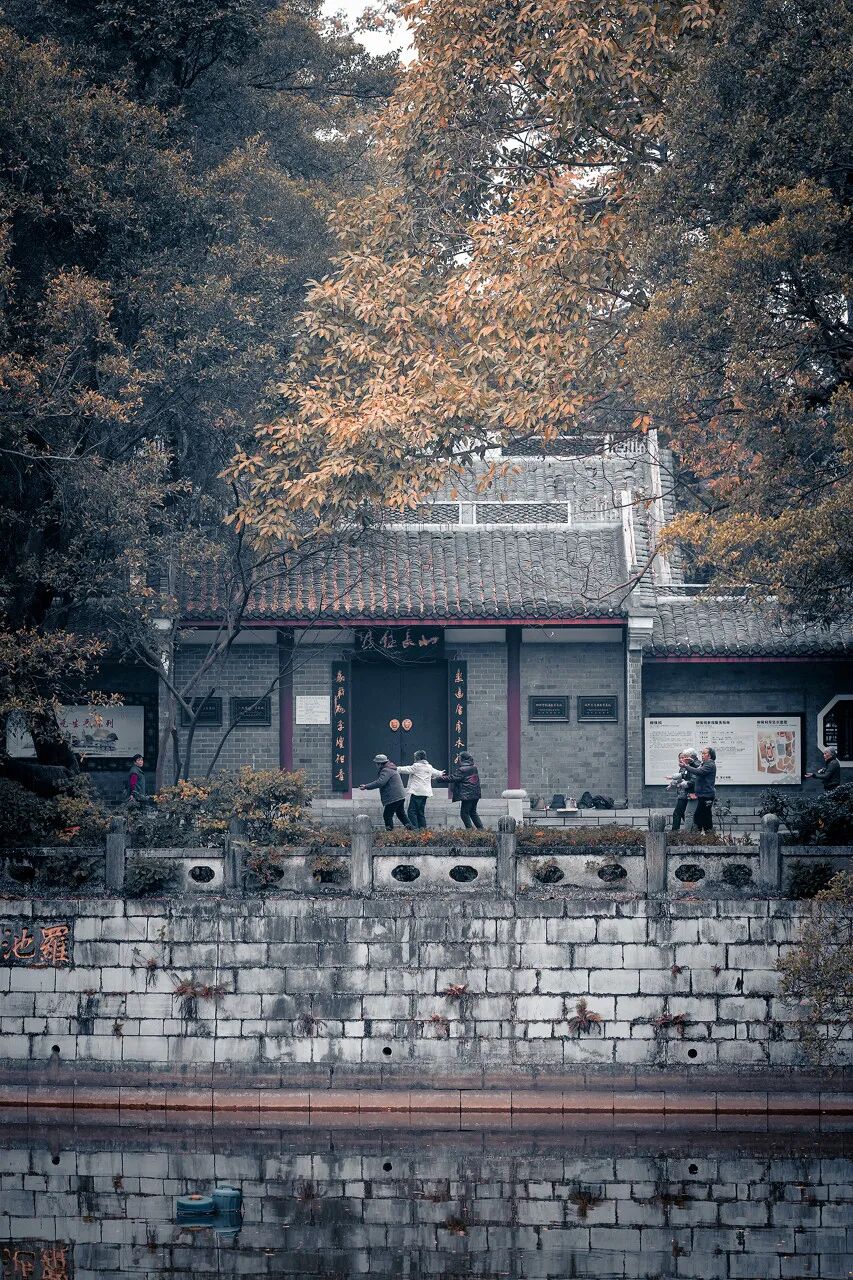 中国最“上头”的城市，3元逛遍全城，比成都更安逸，隐匿了千年，却因一碗粉让全国人上瘾！